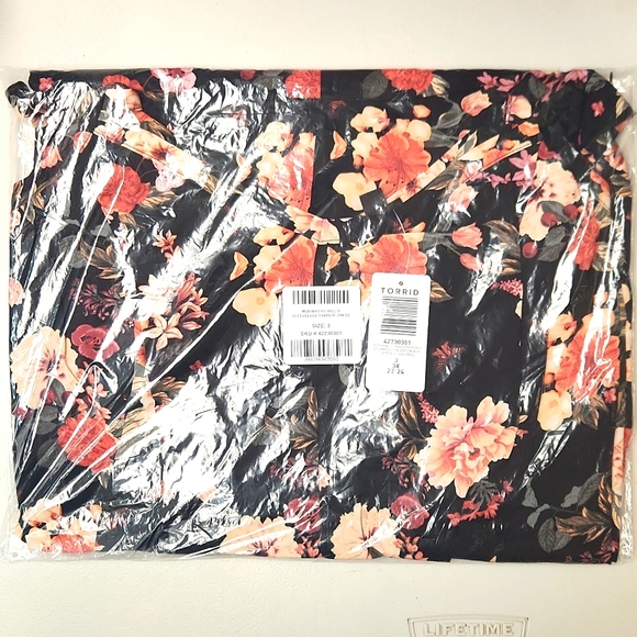 ❤️NWT VINTAGE TORRID MIDI TRAPEZE POCKETS DRESS - SLEEVELESS FLORAL - PLUS SIZE - Picture 10 of 13
